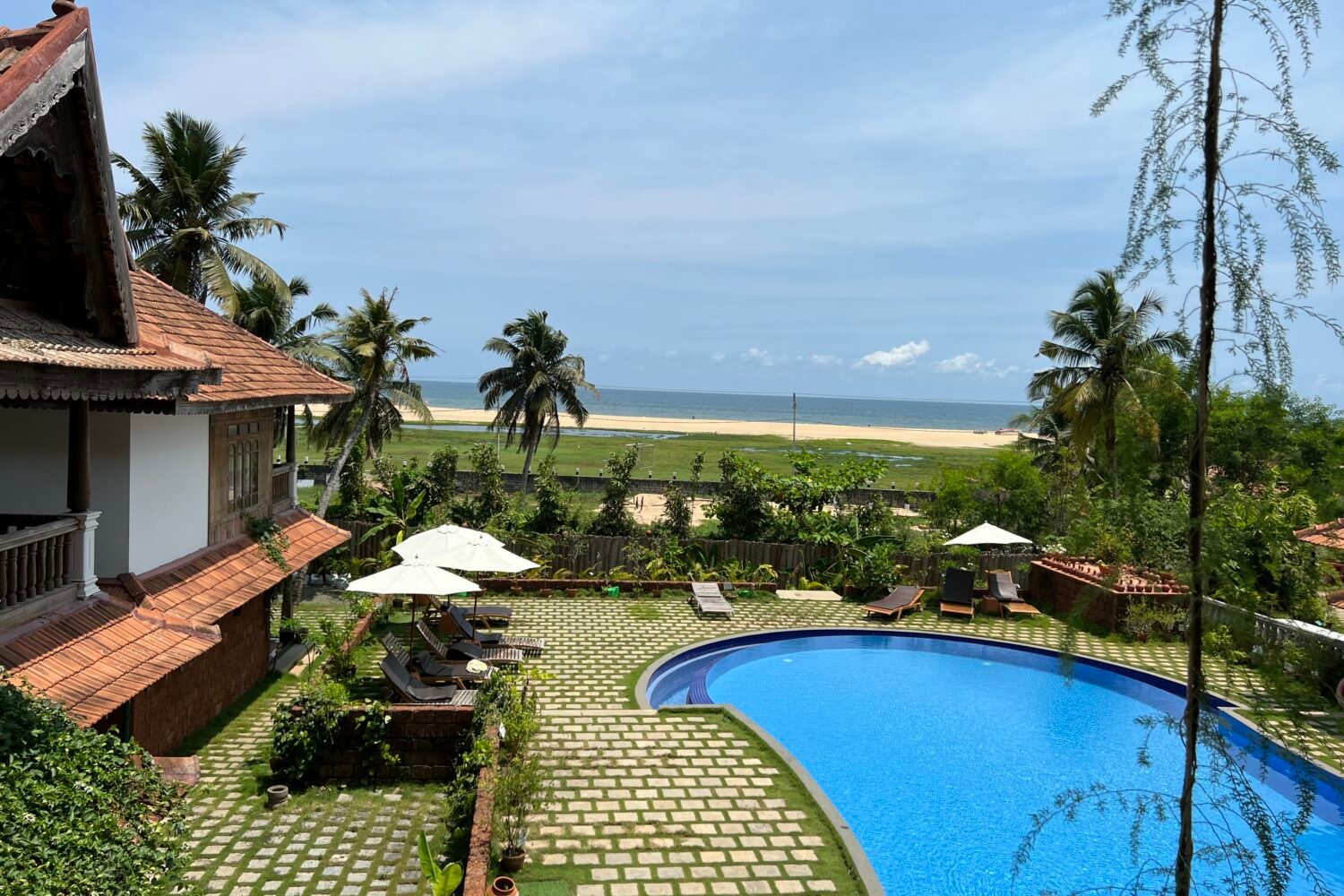 Over the Hill Resort-Poovar